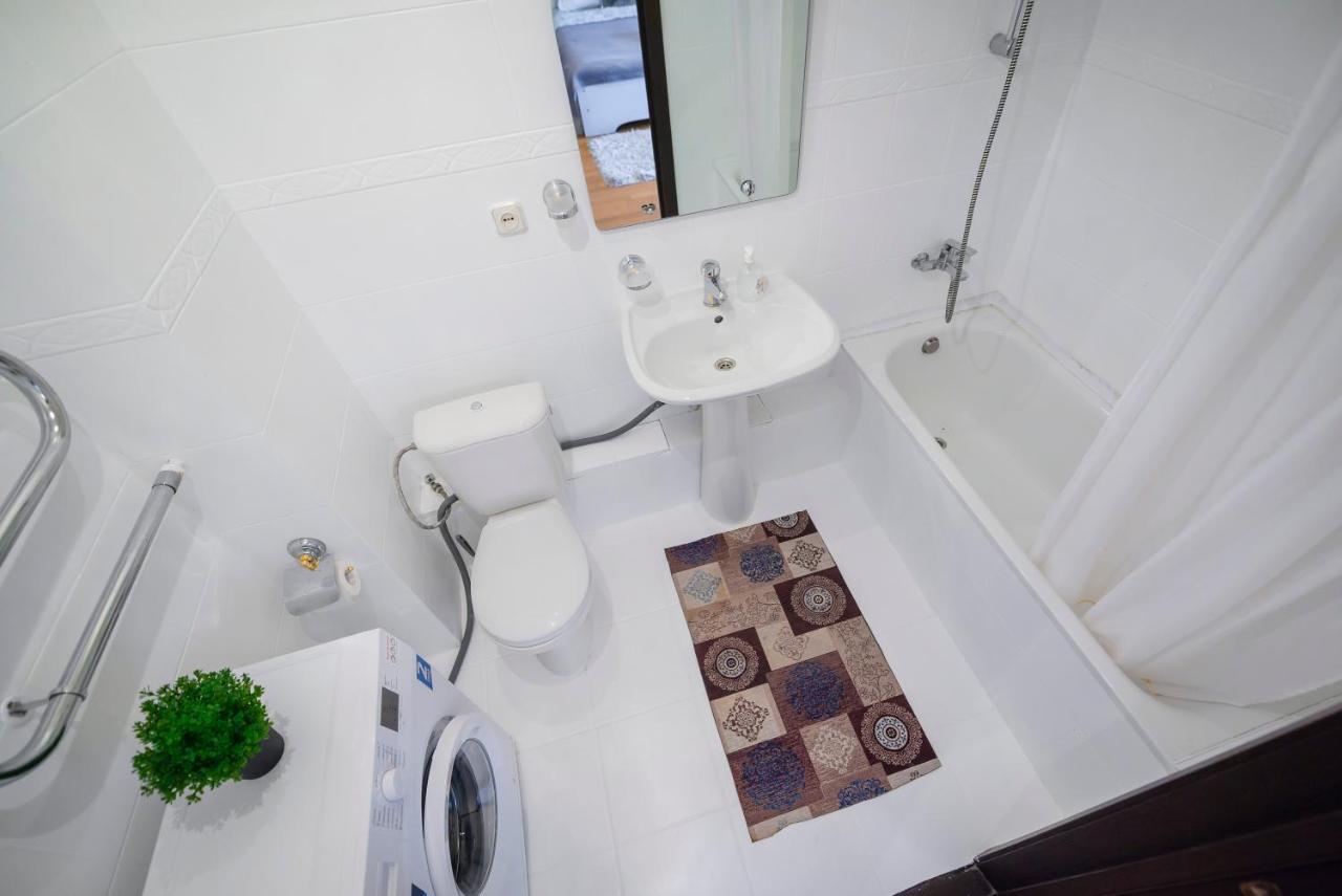 На Проспекте Ленина Apartment Almaty Luaran gambar